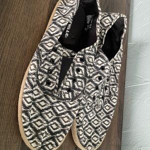Airwalk slip ons